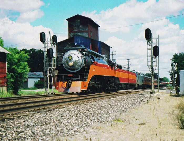 Bellevue - Vintage Postcard (newer photo)